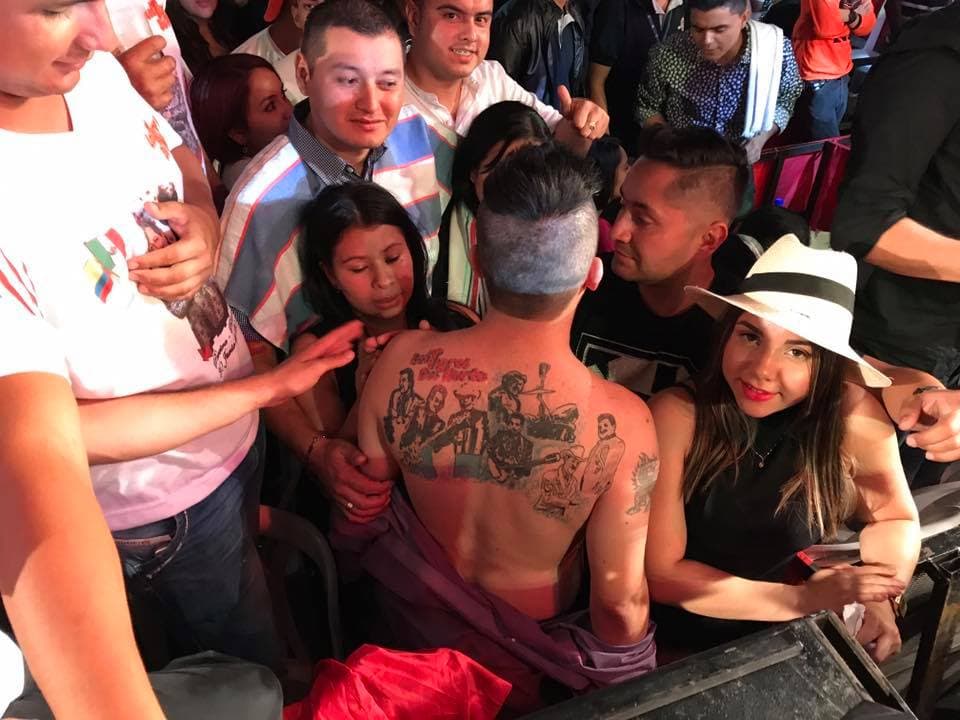 La fanaticada colombiana de los mexicanos es tanta que muchos jóvenes se han tatuado el nombre e imagenes de ellos en varias partes de su cuerpo.