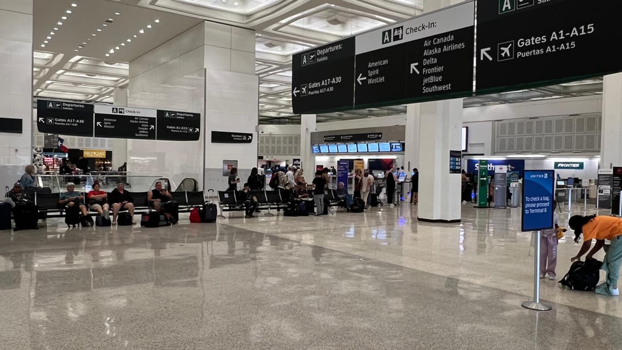 Hasta el momento se reportan más de 2,000 vuelos cancelados en EEUU por el Huracán ian, según Fligtaware.