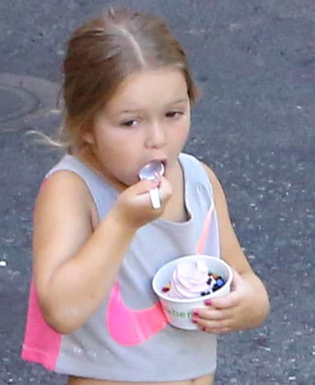 Echándose un heladito.