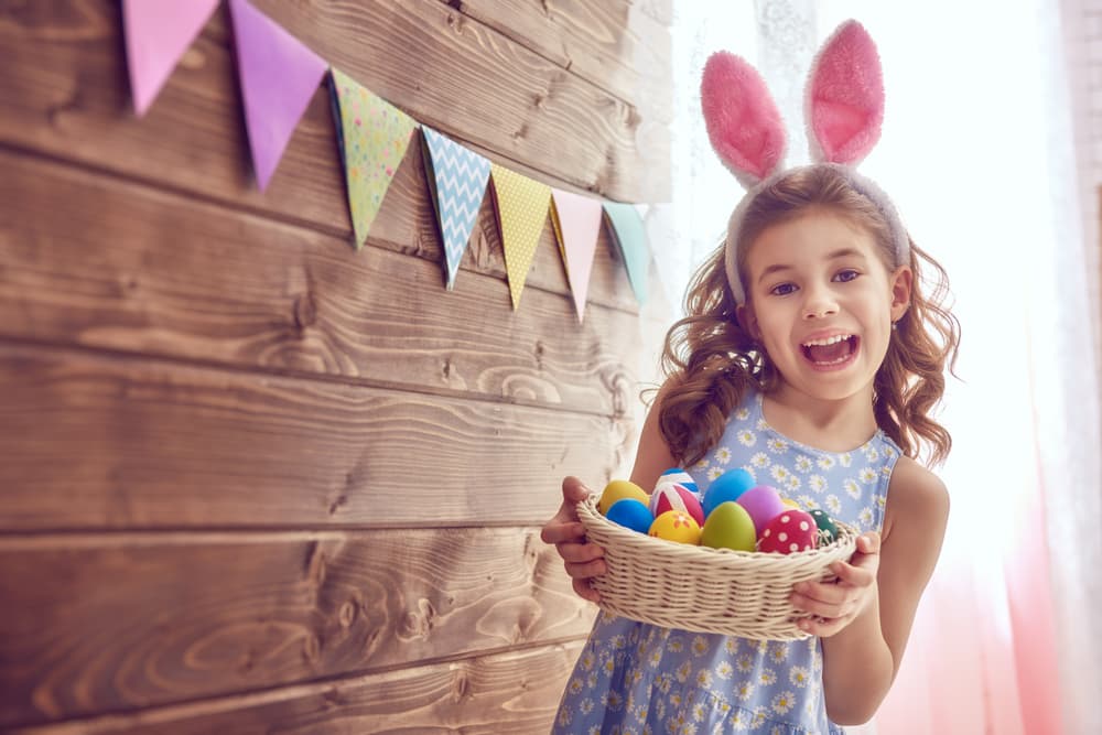 Así que, ¿qué esperas? Esta temporada de Pascua es ideal para relajarnos y jugar con esta linda tradición que muchas familias por todo el mundo adoptan con toda su familia.