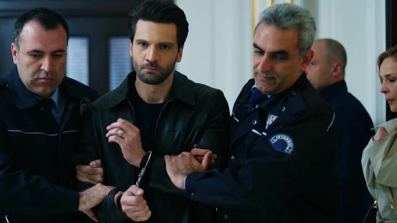 Habla inglés, lo que le permitió mudarse en 2008 a Nueva York a estudiar actuación en el Stella Adler Studio of Acting.