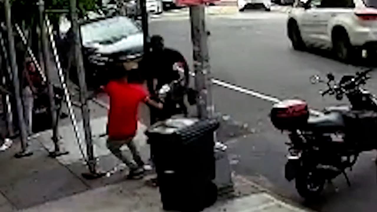 En la publicación se señala que
<b> buscan repatriar su cuerpo a Dominicana.</b>
<br>
<br>“A su madre le gustaría llevárselo a la República Dominicana”, señala la publicación.
<br>