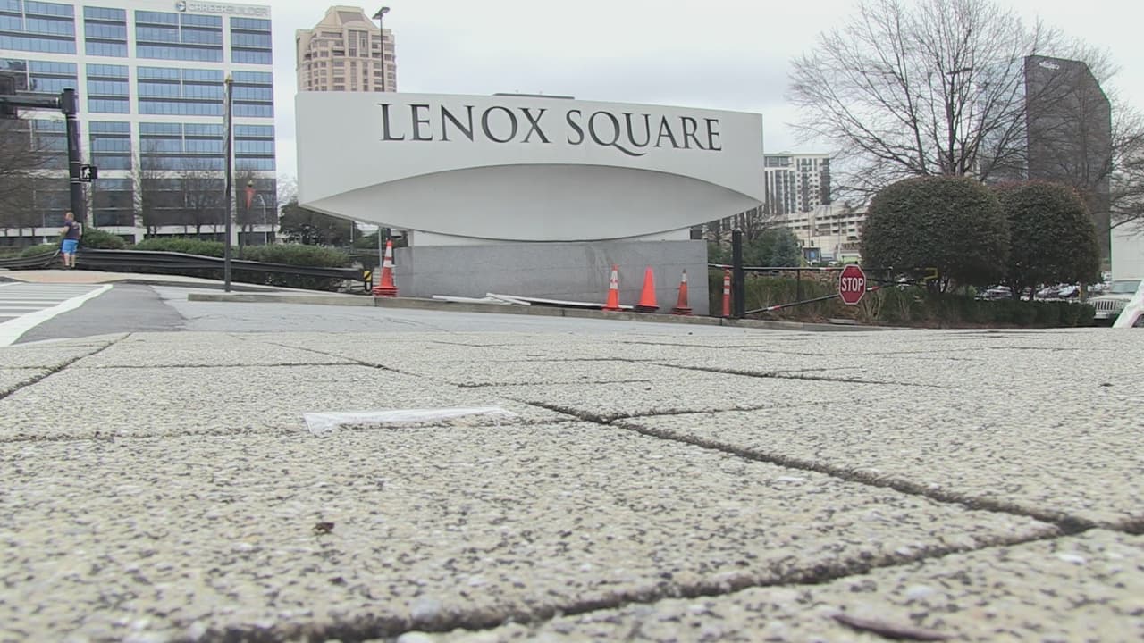 Lenox Square exigirá que menores de 18 años estén acompañados por un adulto