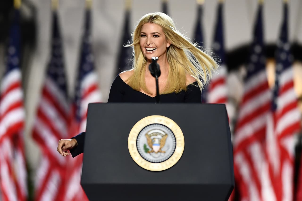 Ivanka Trump defendió la gestión del gobierno de su padre diciendo que tiene un estilo de liderazgo inusual pero es efectivo. “Los resultados hablan por sí mismos”, dijo la hija del presidente. “Donald Trump vino a Washington por una razón y sólo una razón: para Hacer a América Grande de Nuevo”.