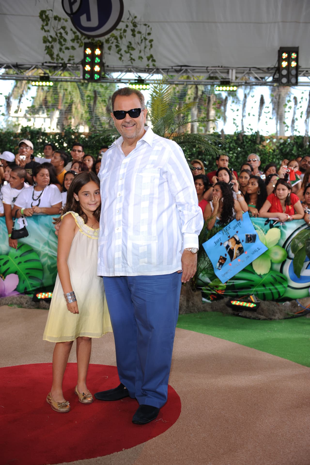 Mia se veía súper chiquita en ese año y ya era el orgullo de su papi.