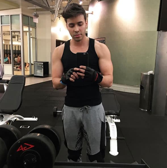 Prince adora compartir selfies en el gym, mostrando su progreso.