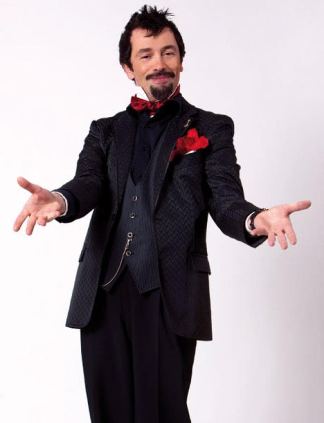 Pero ese no ha sido el único personaje gay que ha interpretado, en el 2010 dio vida a 'Pipino' en la telenovela 
<b>'Triunfo del amor'</b>.