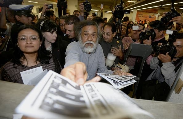 Al conocerse la noticia de su muerte, artistas, políticos y funcionarios públicos mexicanos expresaron sus condolencias ante la pérdida del artista. El presidente mexicano, Andrés Manuel López Obrador, escribió en su cuenta de Twitter:
<b> "El arte está de luto. Ha fallecido el maestro Francisco Toledo, oaxaqueño, gran pintor y extraordinario promotor cultural,</b> auténtico defensor de la naturaleza, las costumbres y las tradiciones de nuestro pueblo. Descanse en paz".
<br>