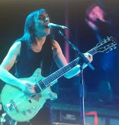 De acuerdo a medios australianos, su mujer O'Linda y sus hijos Cara y Ross pidieron hacer donaciones a una fundación de caridad en lugar de flores.