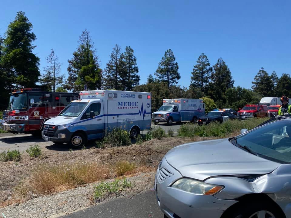 Los bomberos calificaron el incidente como un accidente con múltiples víctimas debido a la gran cantidad de personas que tuvieron que ser enviadas a un hospital para su atención médica.