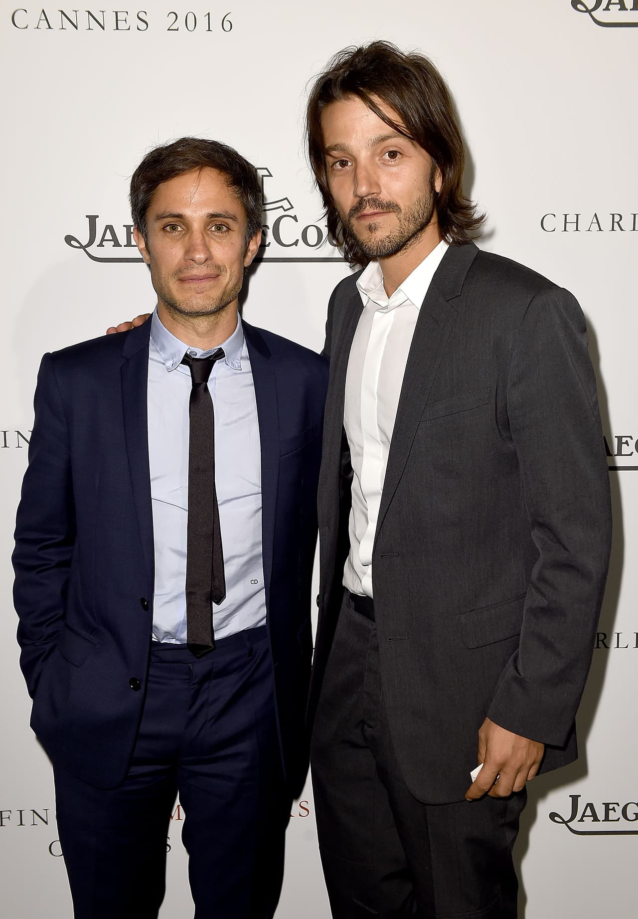<b>Gael García Bernal y Diego Luna</b>: además de actores y buenos amigos, también son solidarios con la comunidad inmigrante y fundaron a Ambulante, una organización y festival de cine que busca difundir el cine documental como una herramienta de transformación cultural y social.
<br>