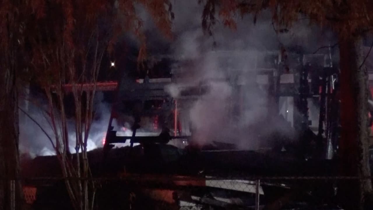 La explosión ocurrió la mañana del jueves 10 de diciembre, de acuerdo con el jefe Parr fue en una vivienda vieja.