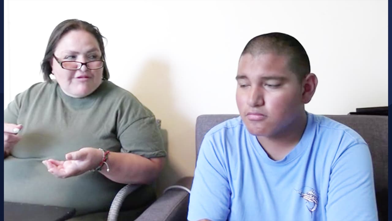 La madre de Kevin Esparza dice sentirse orgullosa, y al mismo tiempo cuenta que le pide perdón, por tener que lidiar con su enfermedad y los gastos del hogar.