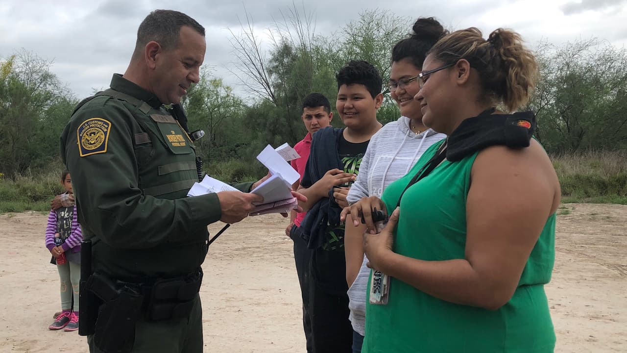 Crece el atasco en las cortes de inmigración y no toda la culpa la tienen los migrantes de la frontera