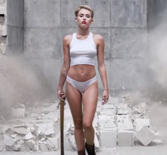 A lo largo de estos últimos años ha impactado con polémicas fotografías en donde aparece posando en muy poca ropa.