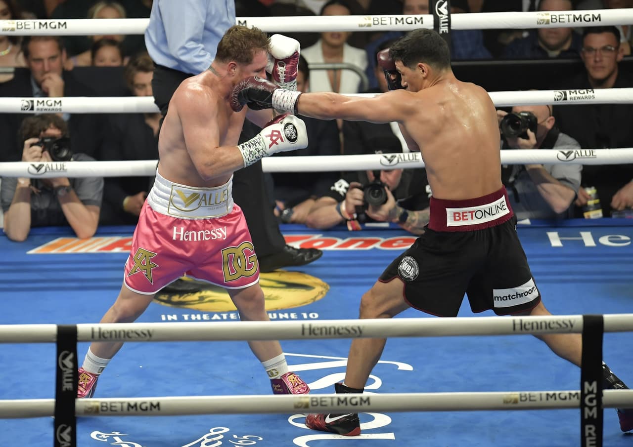 Dmitry Bivol hizo una gran pelea y dejó sin argumentos al Canelo que se apuntó su segunda derrota como profesional.