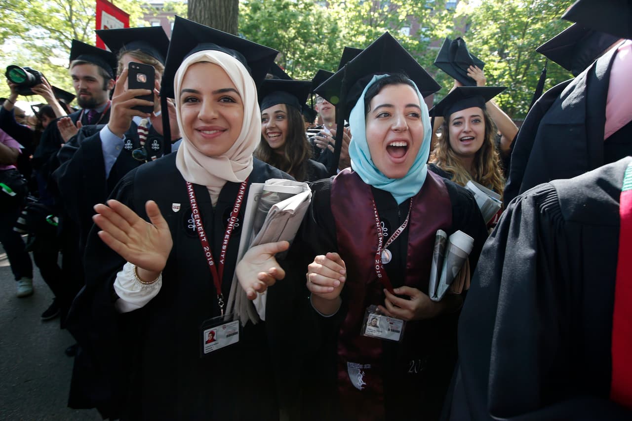 El gobierno de Trump pide a las universidades que suspendan política que favorece a minorías