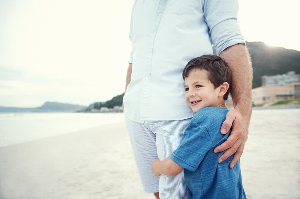 Nada de gritos histéricos, ni lamentos o quejas, lo suyo es acción determinada con firmeza y seguridad protegiendo a todos los que están a su alrededor, pero sin exponerse innecesariamente al peligro. Sabe diferenciar entre la cobardía y la sensatez: huir de una situación de vida o muerte no significa necesariamente cobardía, es inteligencia y prudencia.