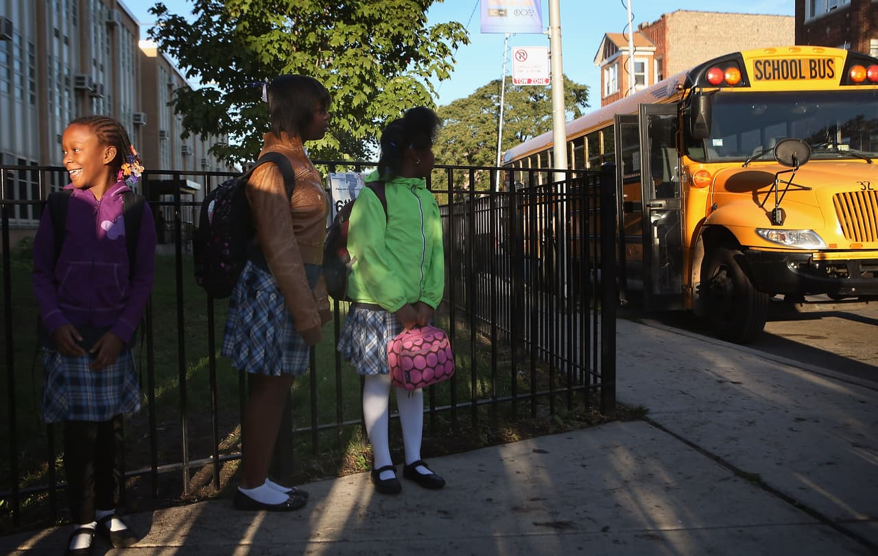 Chicago quiere forzar a que los graduados de secundaria encuentren trabajo o vayan a la universidad, pero esto podría afectar a los latinos más pobres