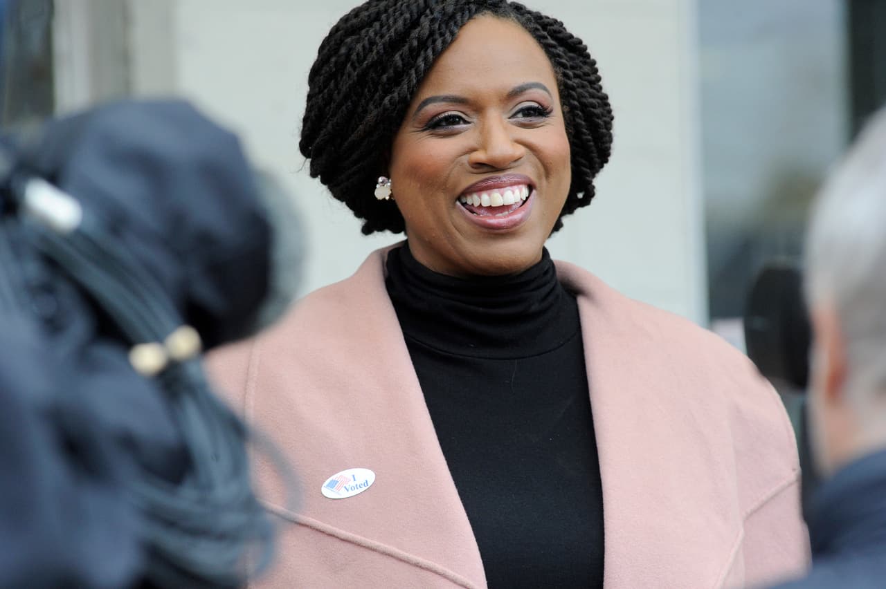 <b>Ayanna Pressley.</b> La demócrata fue elegida en el Distrito 7 de Massachussets. Es una de las primeras mujeres afroamericanas de Nueva Inglaterra en ganar un escaño al Congreso.