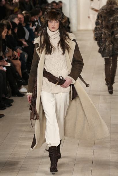 No olvides combinarlo con otro accesorio, como botas o gorro, ¡te hará lucir espectacular!