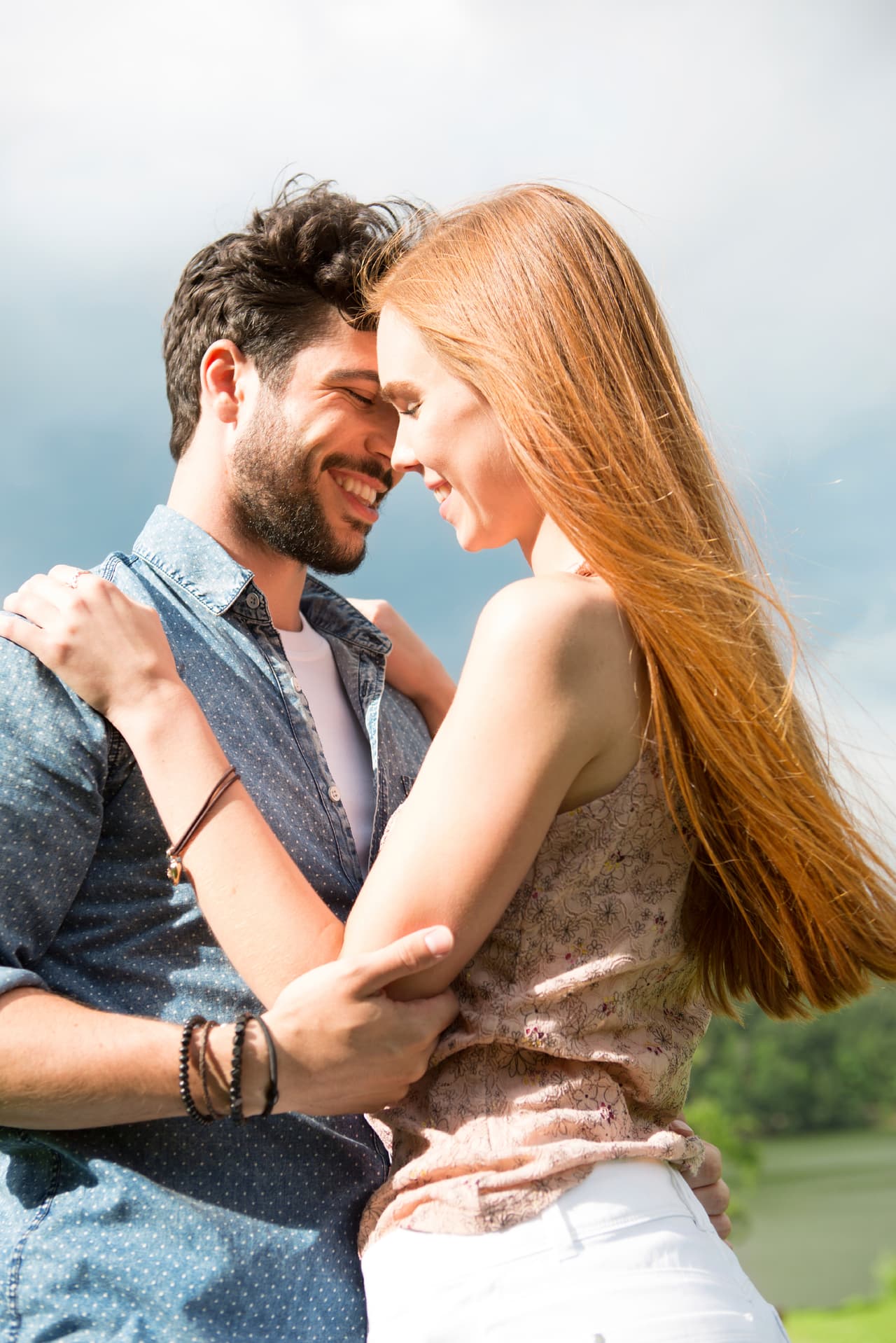 Quizás puede parecerte demasiado superficial, pero debajo de esa coraza protectora hay un corazón que te ama de veras. Descubrirás algo nuevo en tu horizonte sentimental. También en cuestiones orgánicas, notarás un mejoramiento de tus condiciones físicas en general.