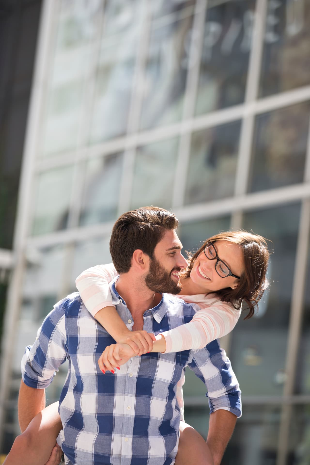 Piscis. Con el impacto de Júpiter en tu signo opuesto en este ciclo del retorno el amor merodea tu horizonte sentimental, pero quizás no sea exactamente esa persona en la cual estás pensando sino un encuentro diferente, lleno de sorpresas y emoción donde podrás encontrar tu media naranja o el romance esperado.