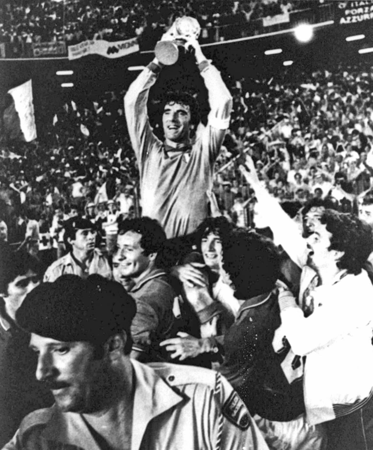 La leyenda de Zoff ha inspirado a grandes porteros de la actualidad como a Gianluigi Buffon, ídolo de Italia y la Juve.