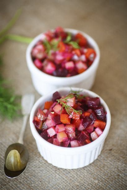 2 cucharadas de chorizo mexicano en dados pequeños 3 cucharadas de cebolla amarilla en dados pequeños 1 cucharada de cebolla colorada en dados pequeños 2 cucharadas de tomate Roma en dados pequeños