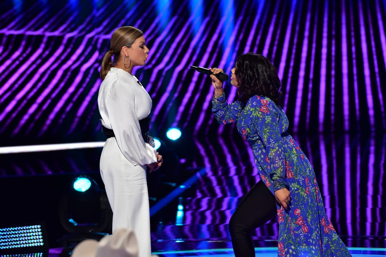 Ante la interrogante de Olga Tañón ¿qué me vas a cantar?, Bárbara de inmediato comenzó a entonar: "Te juro que nadie más, te amará como yo".