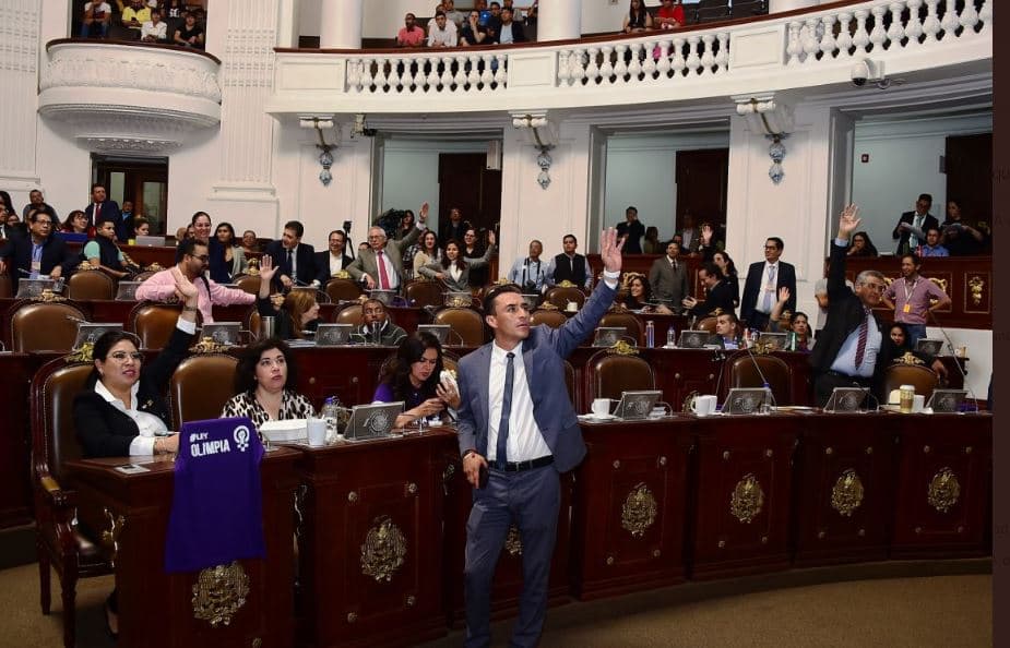 A través de un 
<a href="https://www.congresocdmx.gob.mx/el-congreso-capitalino-aprobo-reformas-para-sancionar-la-violenciadigital-contra-las-mujeres/" target="_blank">comunicado</a>, las autoridades locales de la capital mexicana informaron que, la nueva ley busca castigar a quienes compartan imágenes intimas y con contenido sexual de otra persona sin su consentimiento. 
<br>
