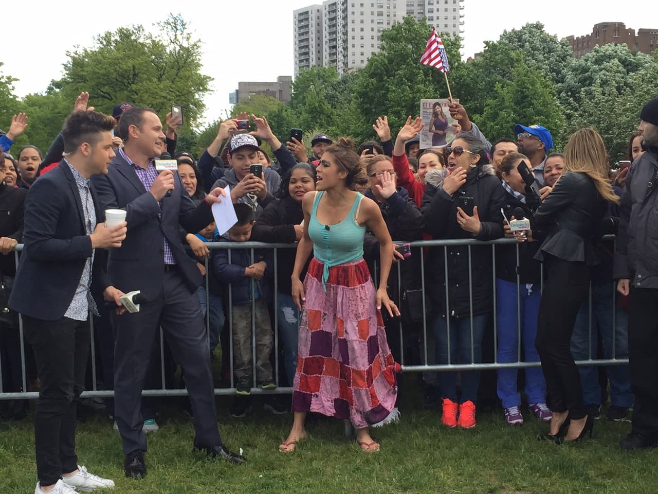 William y Alan le dieron la bienvenida a Mela, quien nos reír con sus ocurrencias.