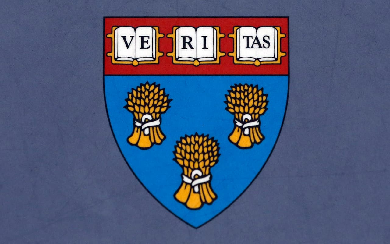 Escuela de Derecho de Harvard retira su emblema oficial, vinculado a la esclavitud