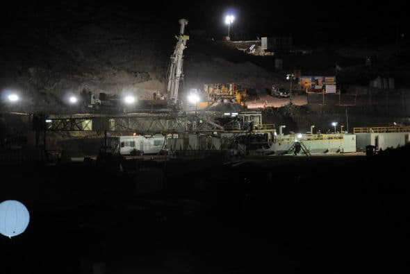 Mientras tanto, los representantes sindicales de los trabajadores de la minera San Esteban, propietaria de la mina siniestrada, se reunieron con la abogada Loreto Reid, la interventora que debe estudiar la viabilidad de la compañía, para tratar el pago de los sueldos de los 258 trabajadores de la firma.