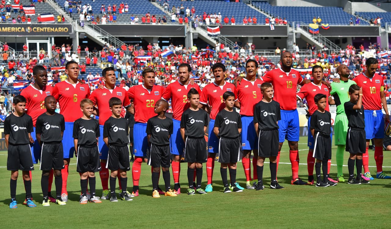 Durante la Copa, también hubo errores en la programación de los partidos. En el Camping World de Orlando nunca se llenó ni siquiera la tercera parte del recinto y los partidos en pleno día durante el verano fueron la causa. En el partido entre Costa Rica y Paraguay, el técnico del equipo suramericano, Ramón Díaz, aseguró que era 
<b>"un horario de locos"</b>.