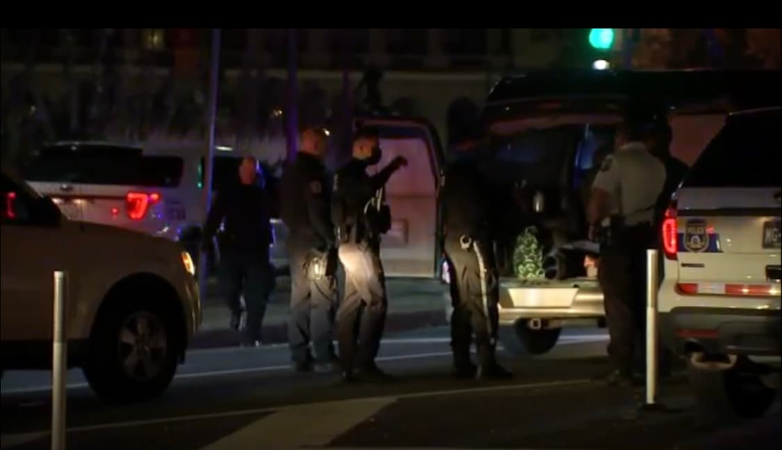 La policía de Filadelfia descubre una camioneta cargada con explosivos y equipo sospechoso