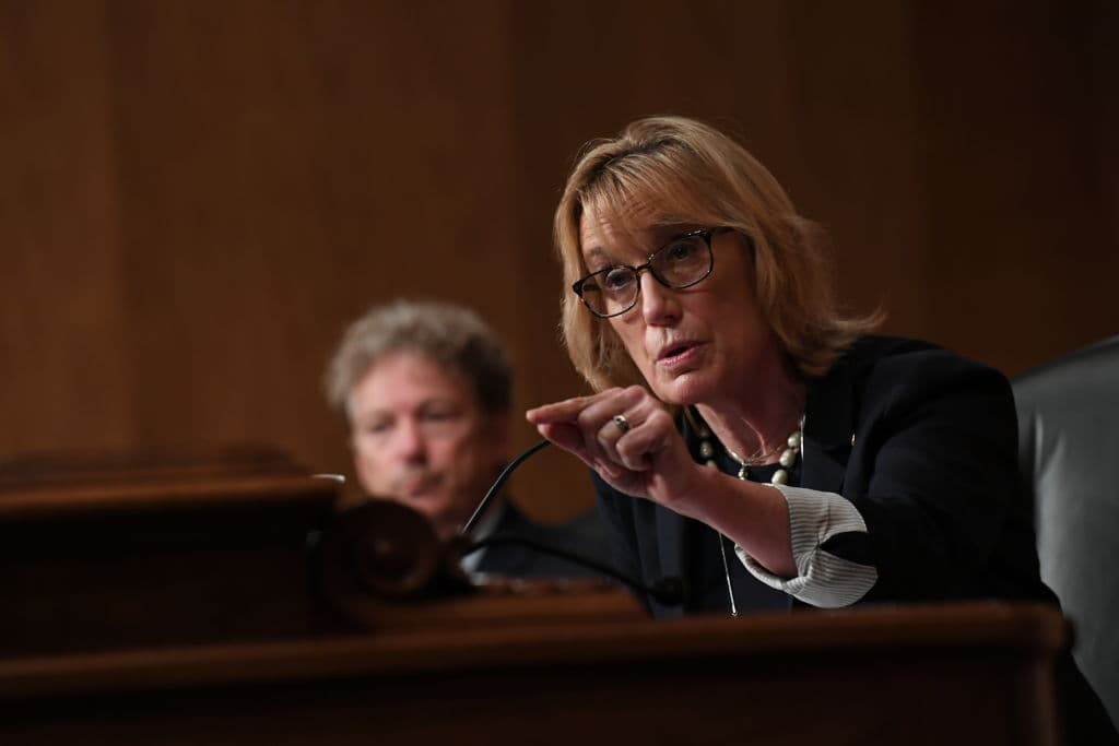 <b>NEW HAMPSHIRE. Escaño demócrata. En peligro.</b> Maggie Hassan es considerada una 'sobreviviente' que ha logrado triunfar varias veces frente a condiciones electorales adversas. En 2012 ganó su puesto por solo 1,000 votos. Y aunque tiene el alivio de que el republicano más popular del estado (el gobernador Chris Sununu) decidió no disputarle el puesto, también a ella la afectan los problemas de la inflación y altos costos del combustible que la población asocia a la gestión de la Casa Blanca.