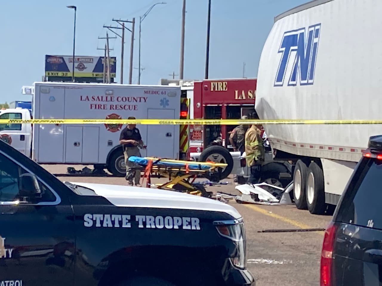 El accidente ocurre tres días después que se hallara el
<b><a href="https://www.univision.com/local/san-antonio-kwex/decenas-inmigrantes-muertos-camion-san-antonio" target="_blank">camión de carga en San Antonio con decenas de inmigrantes muertos</a></b> y varios sobrevivientes.