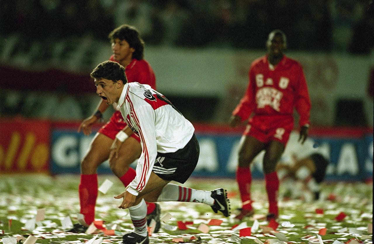 <b>Hernán Crespo (River Plate) - </b>'Valdanito' debutó en el equipo Millonario 1993 y en 1996 dio el salto a Europa. Parma, Lazio, Inter, Chelsea, Milan y Genoa fueron sus equipos, llegando a 11 títulos, la gran mayoría en Italia. Además, marcó 237 goles.