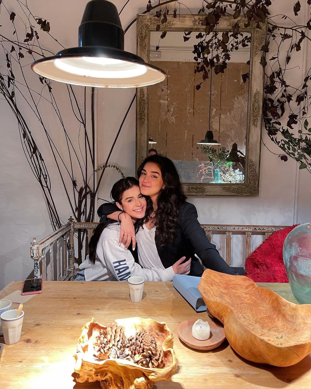 Ana Paula, la hermana mayor de Ale, ha estado al tanto de la relación y en dicho post comentó: "Los quiero y los extrañó".