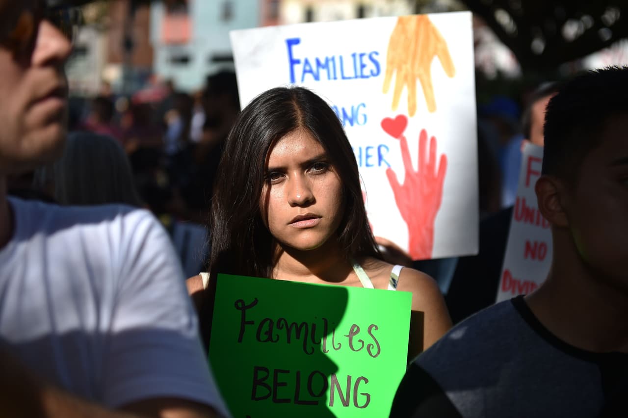 Menores y jóvenes también hicieron parte de las manifestaciones para reflejar el rostro de los niños que están siendo separados de sus padres.