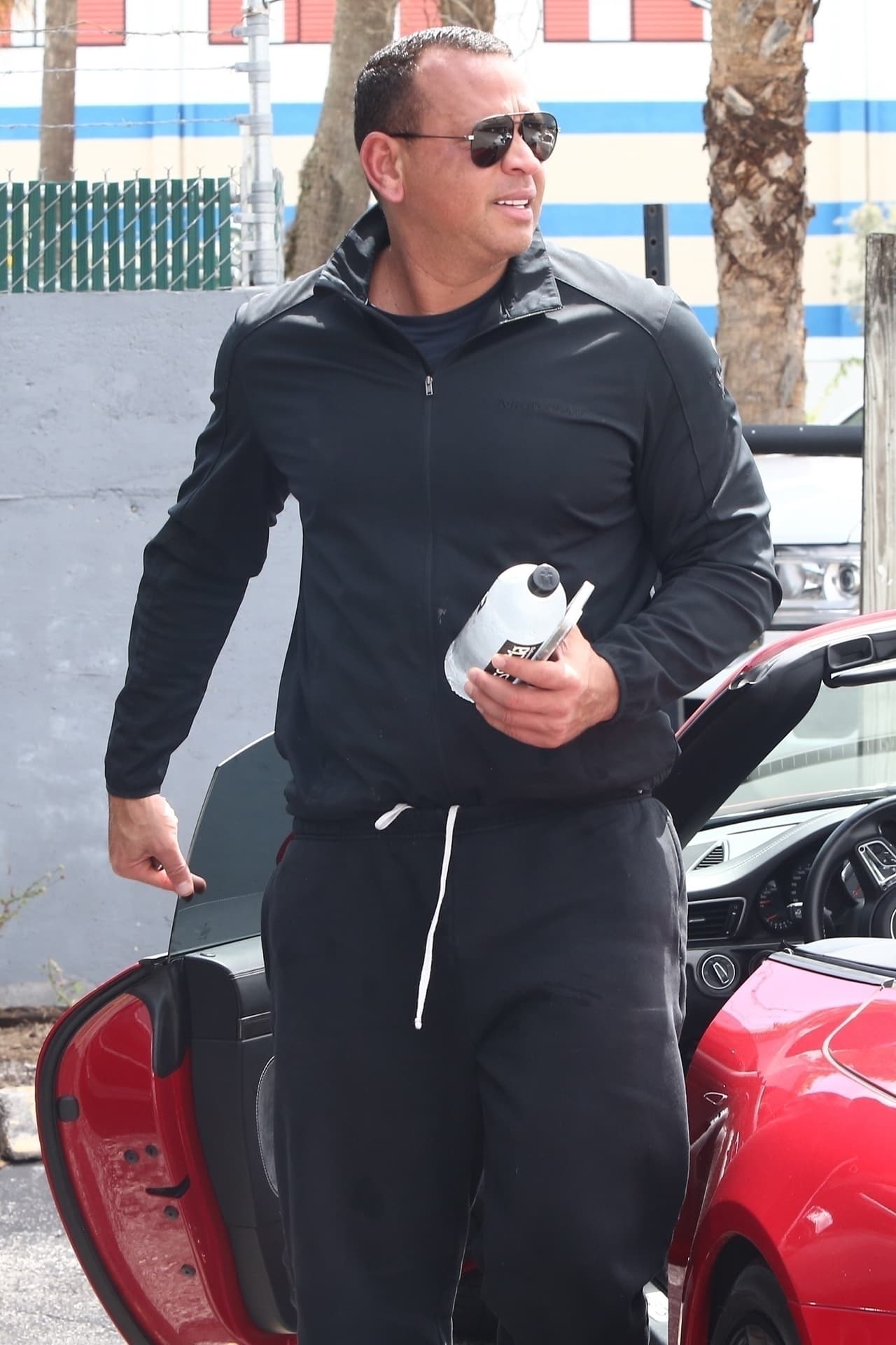 “Él no saldría con nadie, durante unos meses o más, que no se dedicara al fitness diario. Es una parte importante de su vida”, aseveró. 
<br>