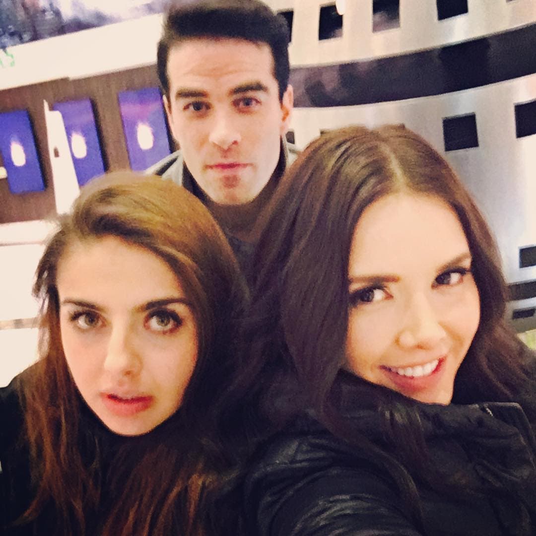 Las grabaciones de esta telenovela los unieron aún más. En enero de 2016, Favela y Nones fueron al cine acompañados por la actriz Michelle Renaud.