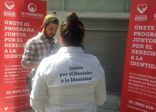 Niño inmigrante mexicano obtiene acta de nacimiento y deja de ser "invisible"