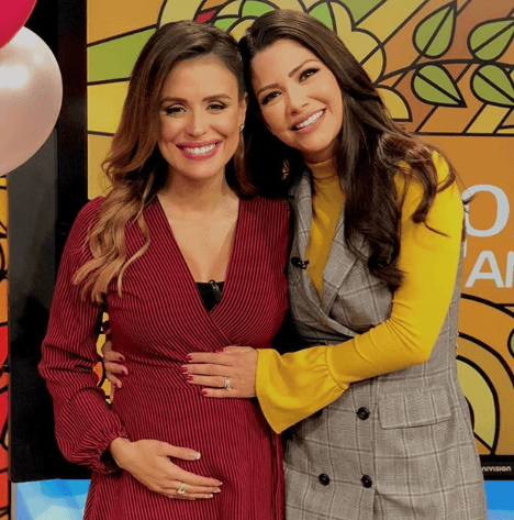 También le dedicó un tierno mensaje en sus redes sociales, deseándole bendiciones a su compañera: "Muy feliz por esta hermosa noticia, nuestra Carolina Sarassa está en la más dulce y bella espera. Dios las bendiga a tu princesa y a ti siempre".