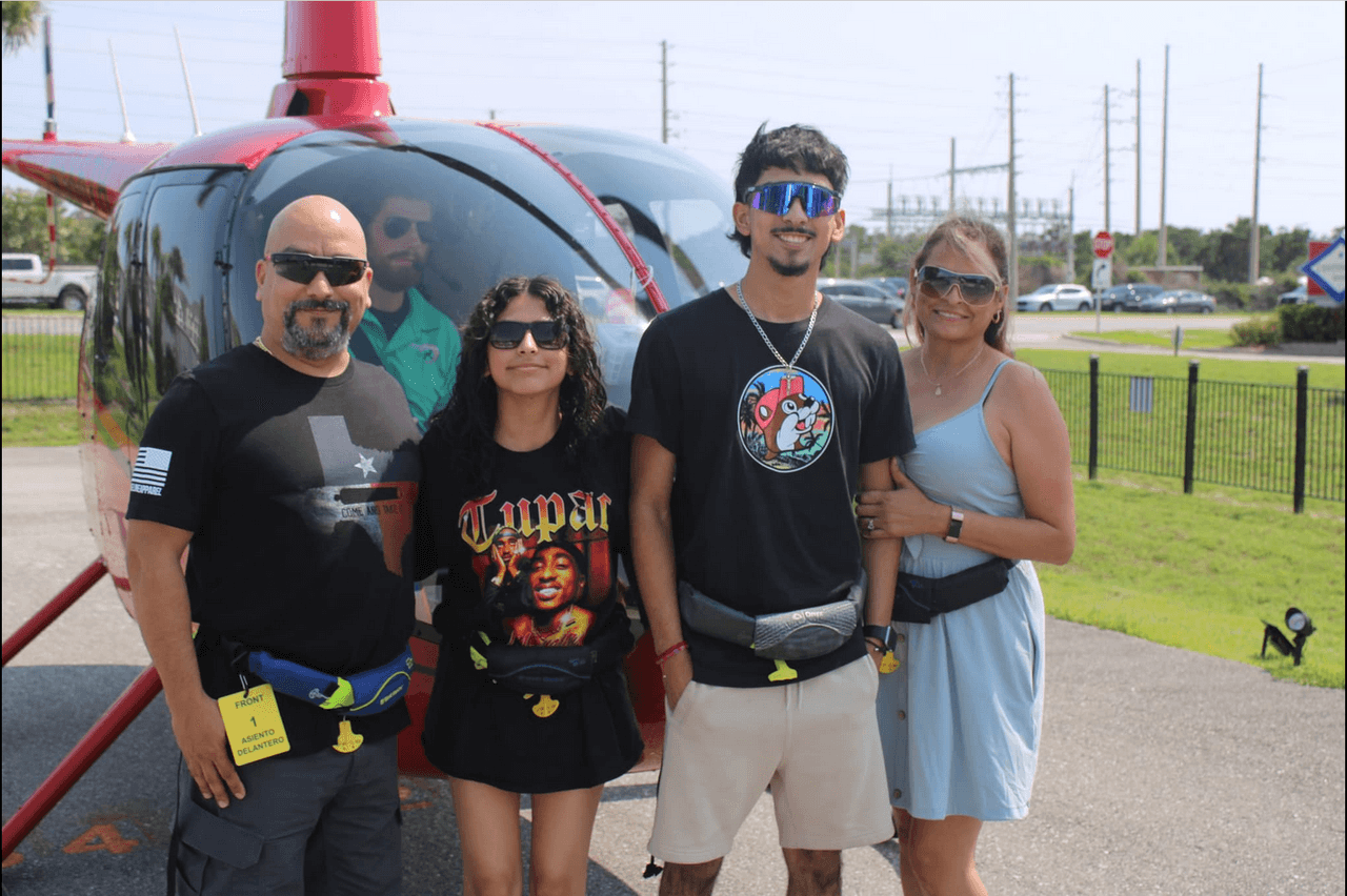 En una entrevista con
<i>Noticias 23</i>, el padre de Luis Carlos, junto con su madre y hermana, expresaron su desconcierto sobre los eventos que llevaron a la tragedia.
<b>Luis Carlos, recién graduado de la Arlington Martin High School y estudiante en el Tarrant County College</b>, había asistido a una actividad conocida como “fiestas de rancho” y disfrutado de la noche antes de
<b>ser sorprendido por el ataque mientras se encontraba en su camioneta</b>.