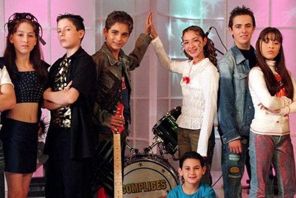 'Complices al rescate' fue un éxito que se dio a principios de la decada del 2000, en donde el rol estelar corría a cuenta de 
<b><a href="http://www.univision.com/personas-belinda-peregrin-schull-e">Belinda</a></b>, pero por motivos de trabajo tuvo que abandonar la historia y fue 
<b><a href="http://www.univision.com/temas/daniela-lujan">Daniela Luján</a></b> quien tomó su lugar. En dicha historia 
<b>Fabián Chávez</b> era el galán de la telenovela, conquistando a más de una niña con esa mirada.