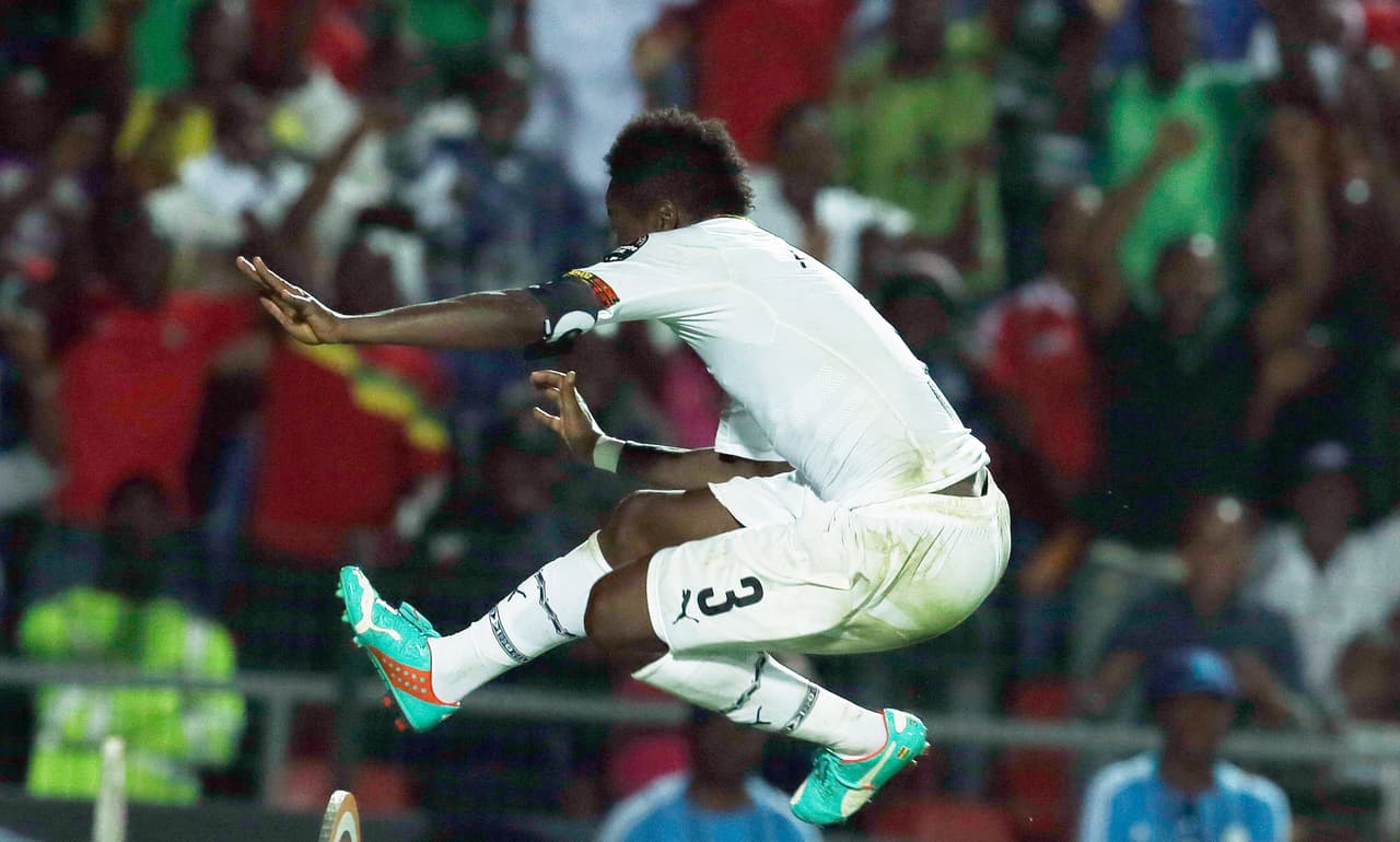 Asamoah Gyan estalló al mundo con su talento con Ghana y sorprendió al ser un atacante que usó el 3.