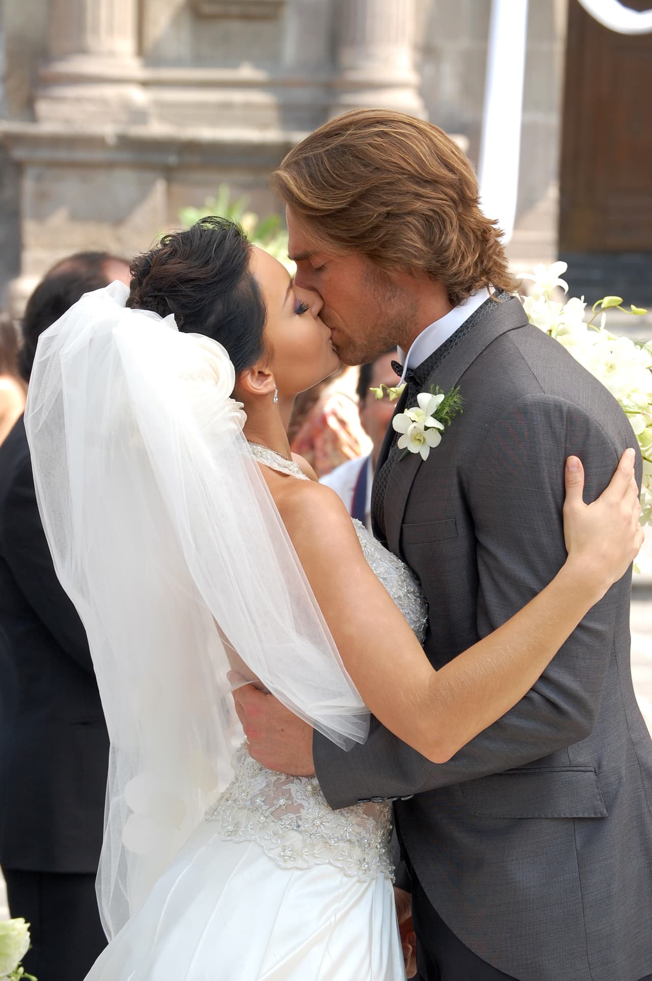 El personaje que la consolidó como protagonista de telenovelas llegó en 2010 con 'Teresa'. En este melodrama 
<a href="https://www.univision.com/famosos/esto-es-lo-que-dicen-angelique-boyer-y-sebastian-rulli-cuando-les-preguntan-si-habra-boda-fotos">se casó por primera vez con Sebastián Rulli</a>, su pareja desde hace 6 años.