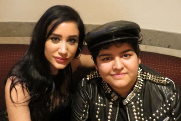 Stephanie con Geissie a punto de comenzar la tercera gala.